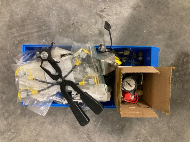 977180-8 Called "Gas Spring Test Rig" with accessories