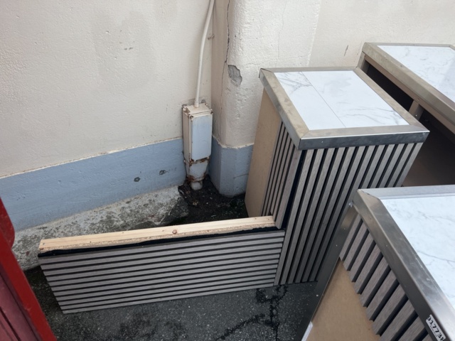 917738-8 L-shaped checkout counter