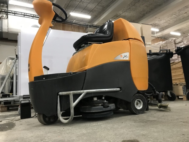 977578-2 Combined scrubber Taski Swingo 2500