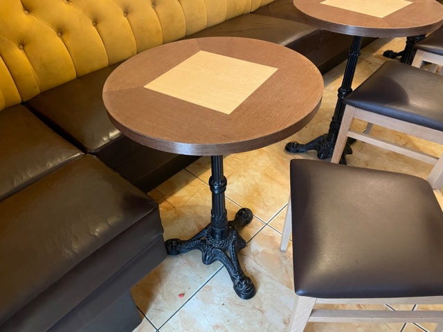 972654-4 Table, chairs and sofa