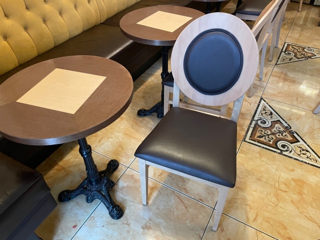 972654-5 Table, chairs and sofa