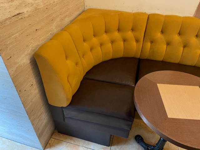 972654-9 Table, chairs and sofa