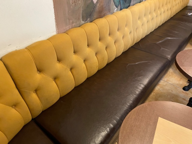 972654-10 Table, chairs and sofa