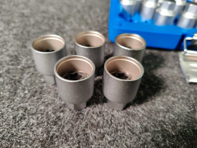 978205-14 Lock sleeve set Condor Volvo A & B (40 parts)