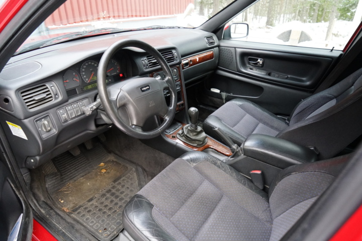 978390-21 Volvo V70 2.4 GLT - 1998