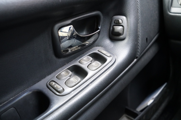 978390-24 Volvo V70 2.4 GLT - 1998