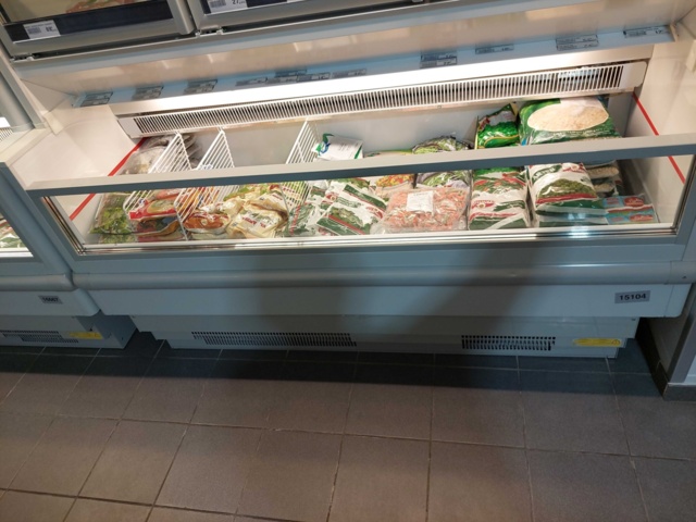 882531-8 Exposure fridge and freezer