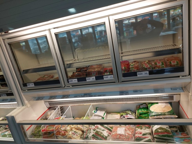 882531-10 Exposure fridge and freezer