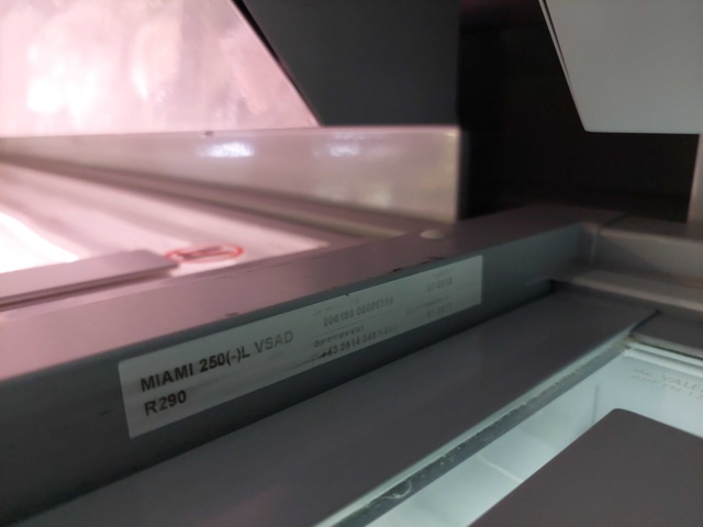 882543-4 Exposure freezer AHT Miami 250