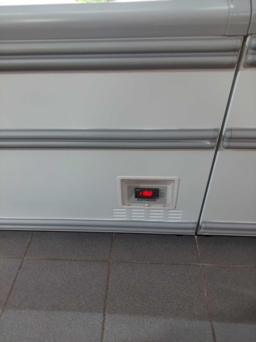 882544-4 Exposure freezer AHT Miami 250