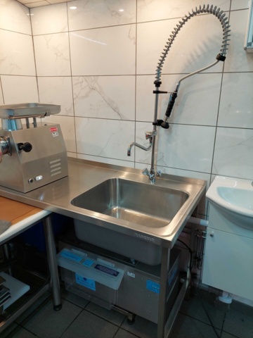 882565-1 Sink with pre-rinse shower