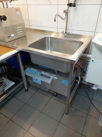 882565-2 Sink with pre-rinse shower
