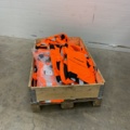 977280-1 Pallet with warning jackets - ladies