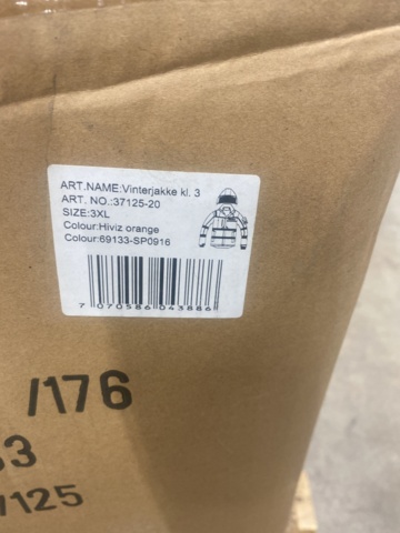 977287-9 Pallet with warning jackets - different sizes