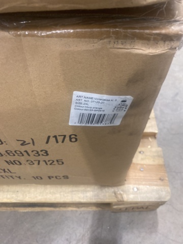 977287-10 Pallet with warning jackets - different sizes
