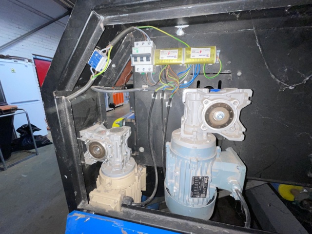 978686-6 Carpet shaker/vacuum cleaner