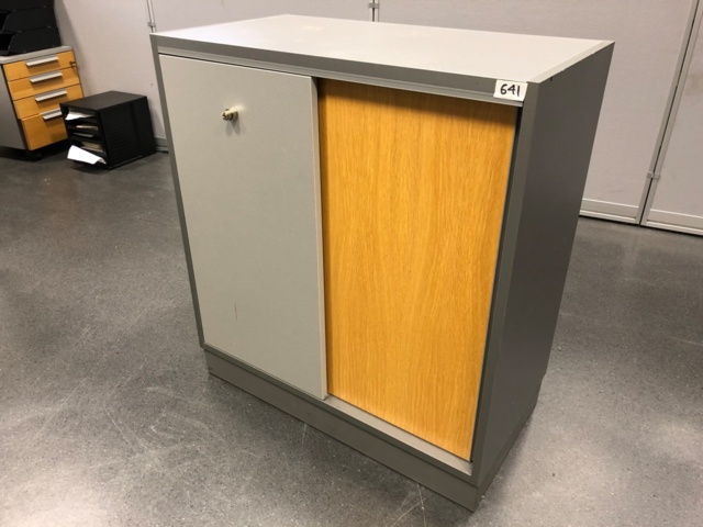 978660-1 Martela liukuovikaappi - Ei pohjahintaa