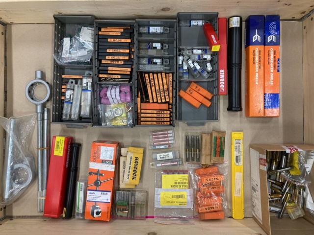 978733-1 Drills, taps and indicator stands etc