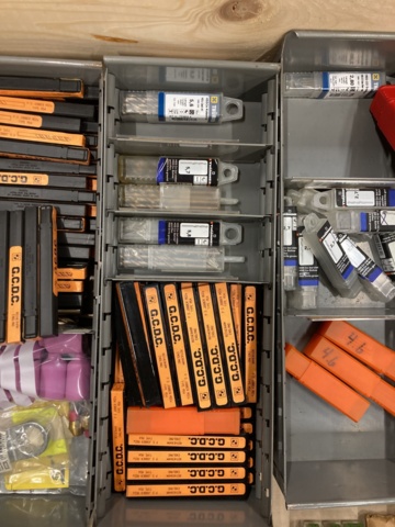 978733-6 Drills, taps and indicator stands etc