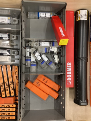 978733-7 Drills, taps and indicator stands etc