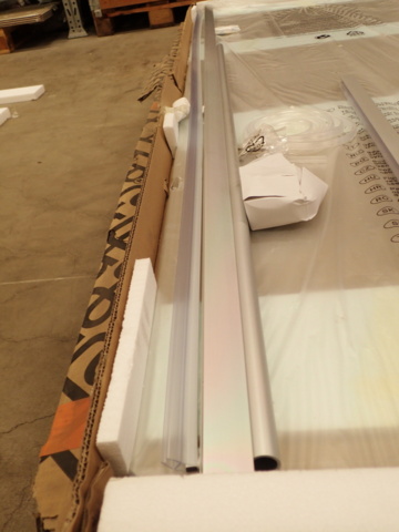 862146-9 Shower walls