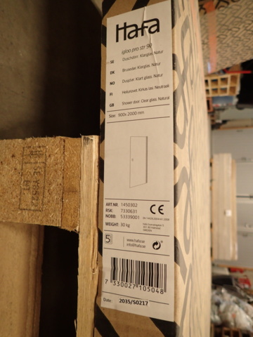 862146-16 Shower walls