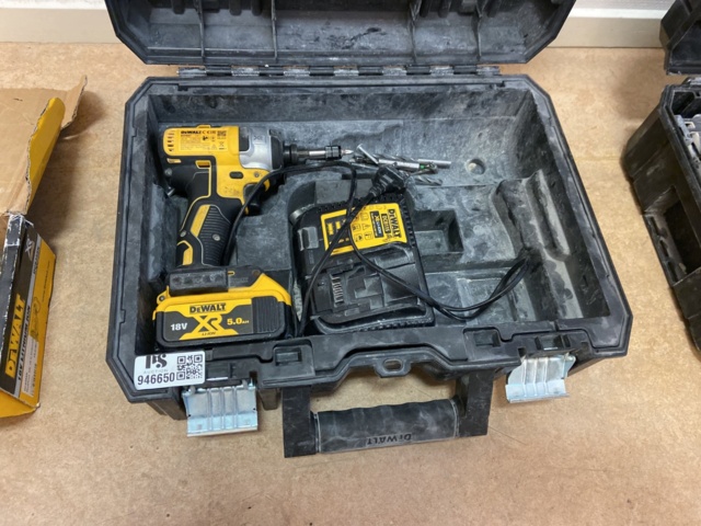 946650-4 DeWalt tools