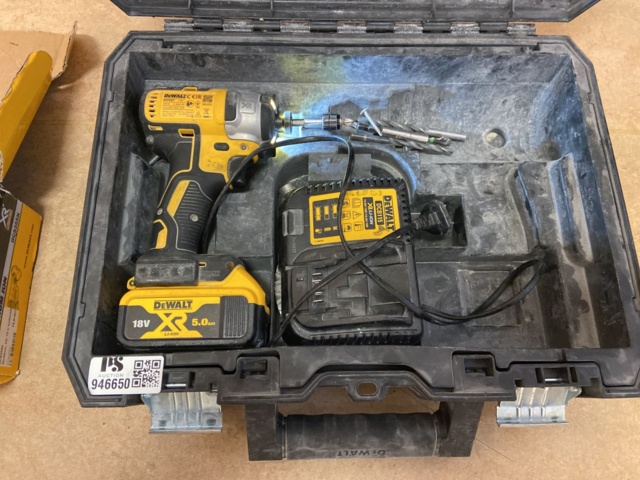 946650-5 DeWalt tools