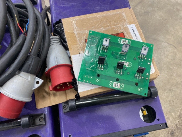 949086-6 Plasma cutter Parweld Cut 100 (rope object)