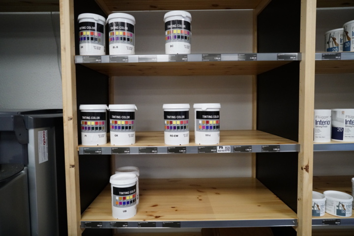 954182-1 Lot of Tinting colors from Flügger in various designs