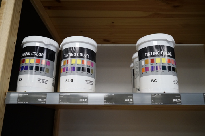 954182-2 Lot of Tinting colors from Flügger in various designs