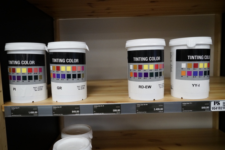 954182-3 Lot of Tinting colors from Flügger in various designs
