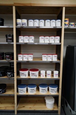 954184-1 Lot with wall & ceiling paint, from Flügger in various designs