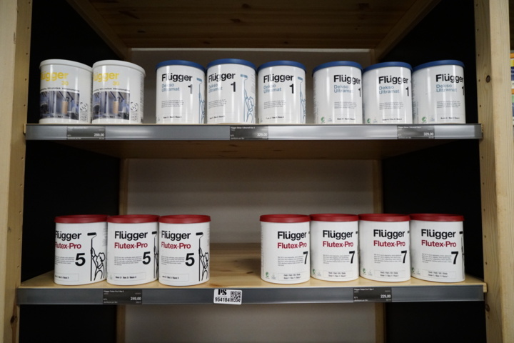 954184-2 Lot with wall & ceiling paint, from Flügger in various designs