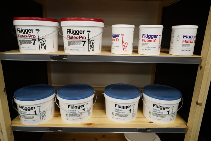 954184-4 Lot with wall & ceiling paint, from Flügger in various designs