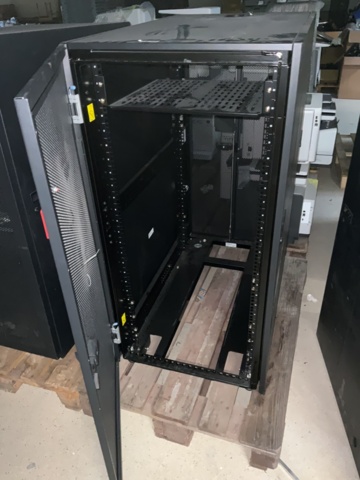 961411-4 3 server/computer cabinets