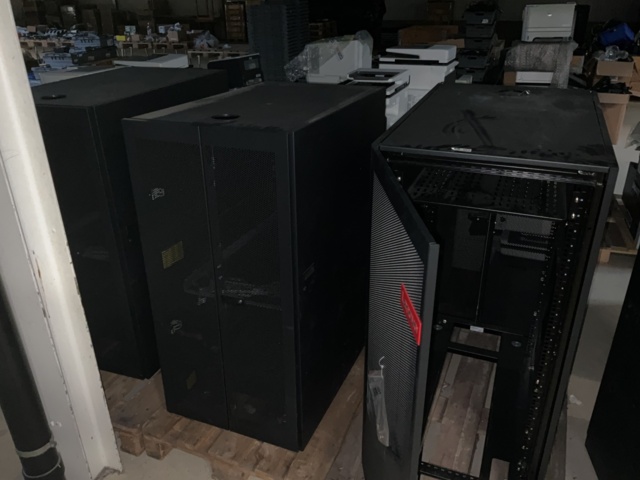 961411-7 3 server/computer cabinets