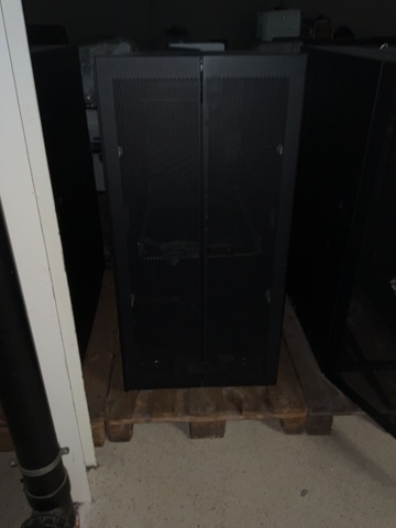 961411-9 3 server/computer cabinets