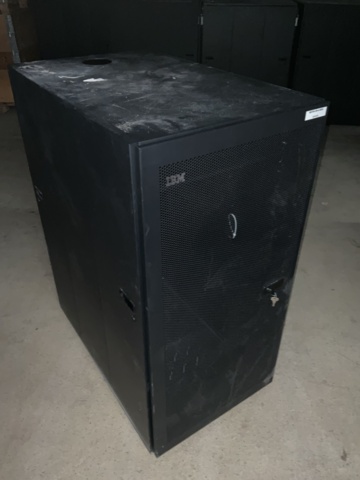 961418-5 4 server/computer cabinets IBM on wheels