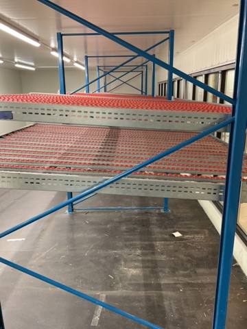 961433-3 Pallet rack with roller tracks