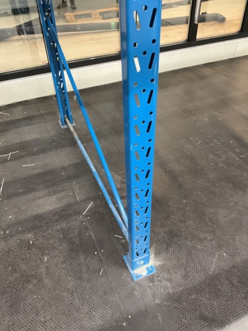 961433-13 Pallet rack with roller tracks