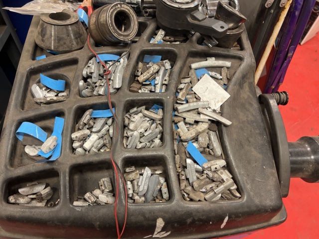 974192-4 Tire balancing machine Ravaglioli -2012