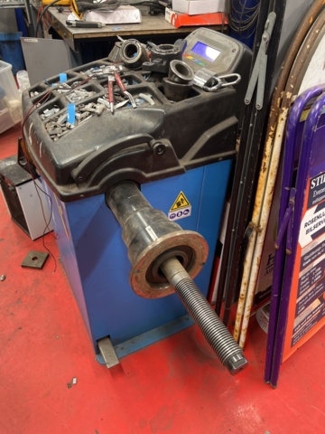 974192-2 Tire balancing machine Ravaglioli -2012