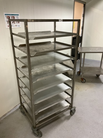 961448-3 Stainless steel trolley with loose metal plates