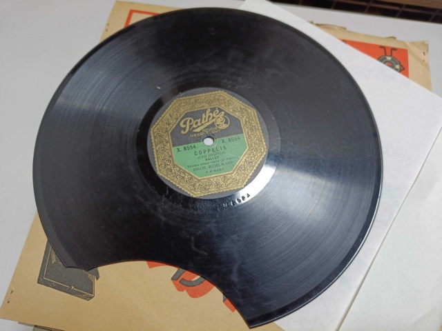 887947-5 Large stone cake / gramophone record collection