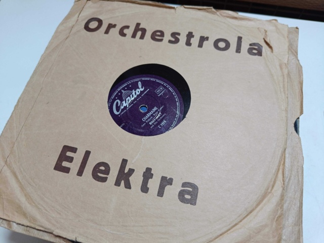 887947-7 Large stone cake / gramophone record collection