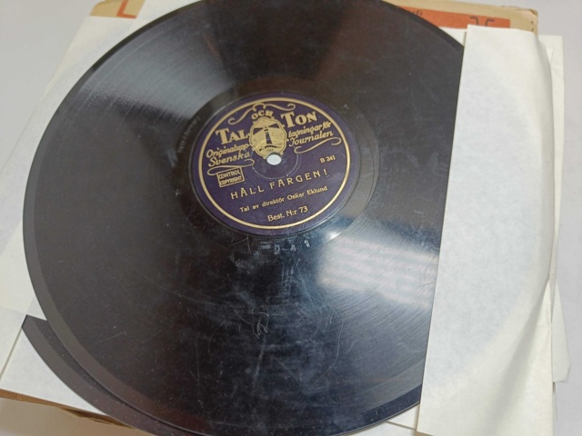887947-14 Large stone cake / gramophone record collection