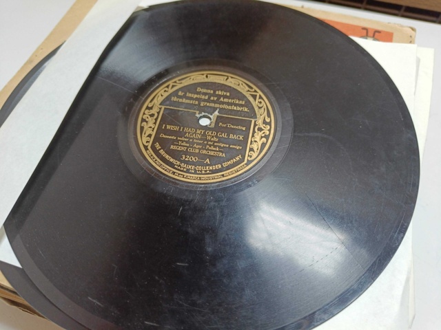 887947-15 Large stone cake / gramophone record collection
