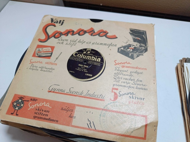 887947-17 Large stone cake / gramophone record collection