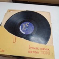887947-26 Large stone cake / gramophone record collection